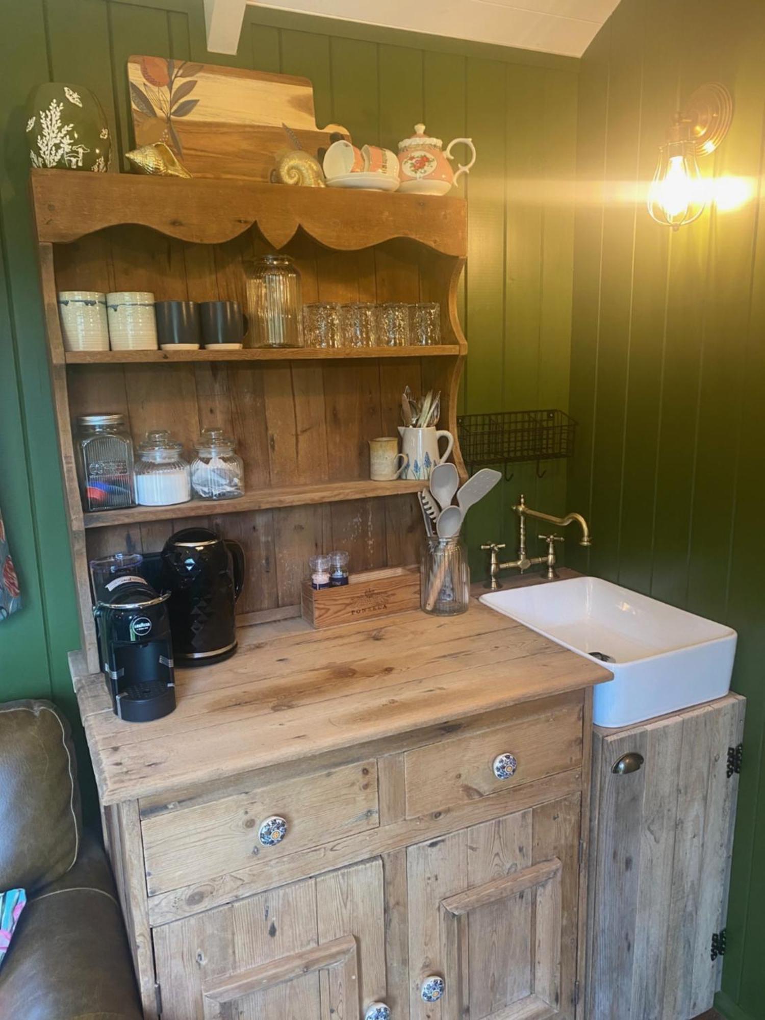 The Goose Nest Luxury Lakeside Shepherd Hut In Cardinham Woods, Cornwall 외부 사진